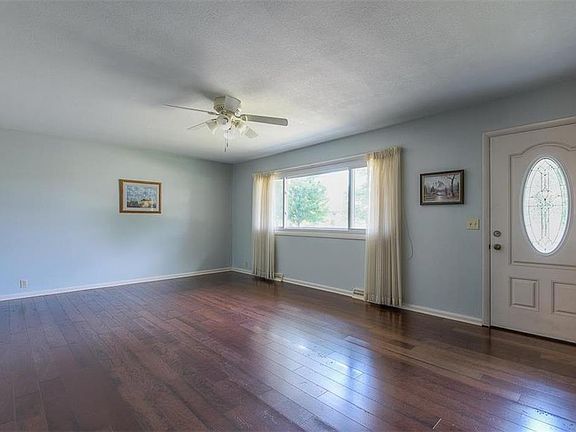 3rd image of 3 Holly Ln
