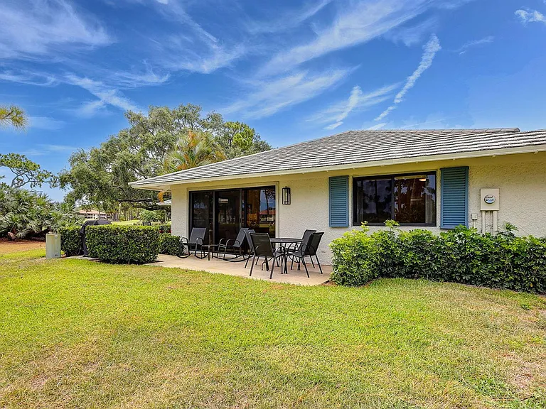 526 Club Dr — Photo 35