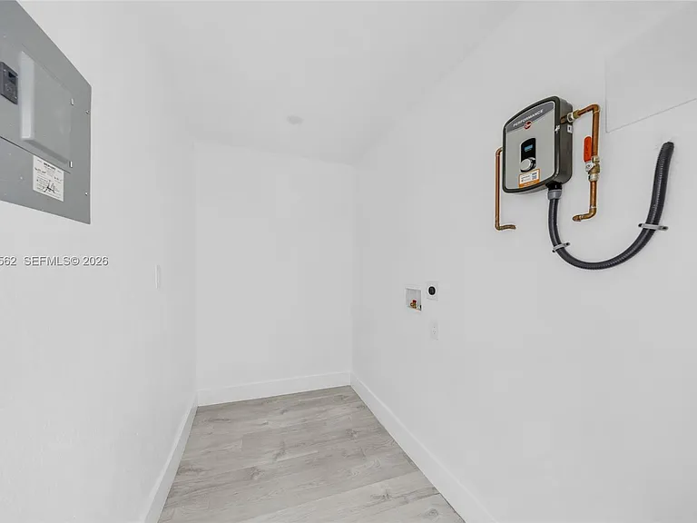 920 NW 8th Ave #3 — Photo 9