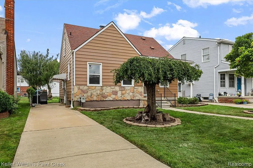 3 bed, 1.0 bath, 1144 sqft, $2,300 — Photo 2