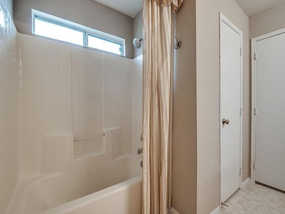 3rd image of 2508 Deer Run Ct
