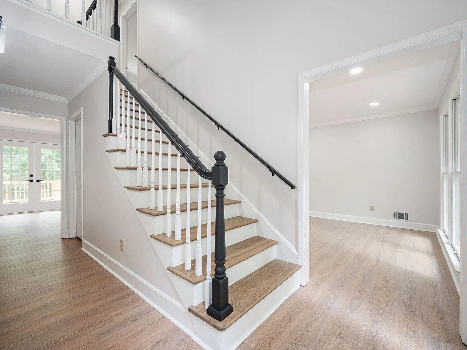 260 Brook Valley Dr — Photo 4