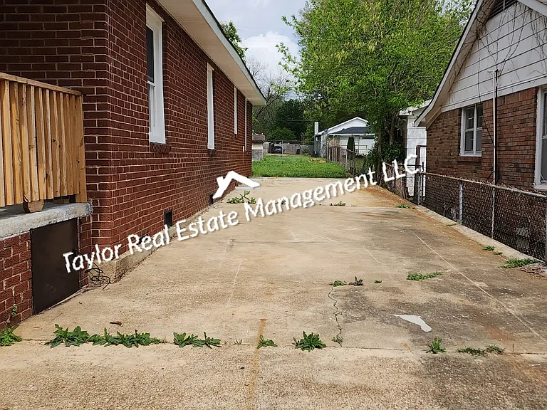 201 Spurr St — Photo 13