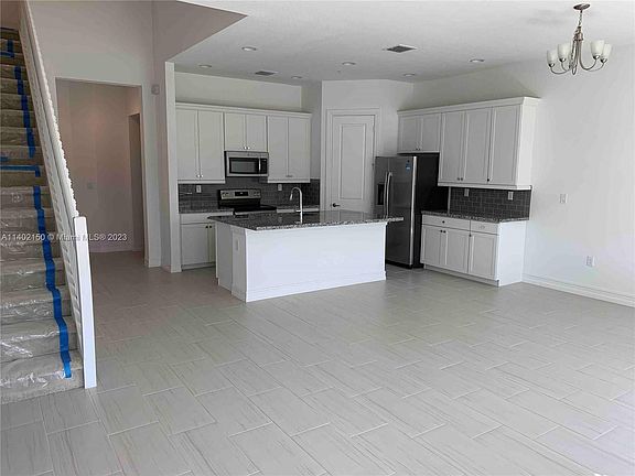 5th image of 11746 SW 13th Ln #11746