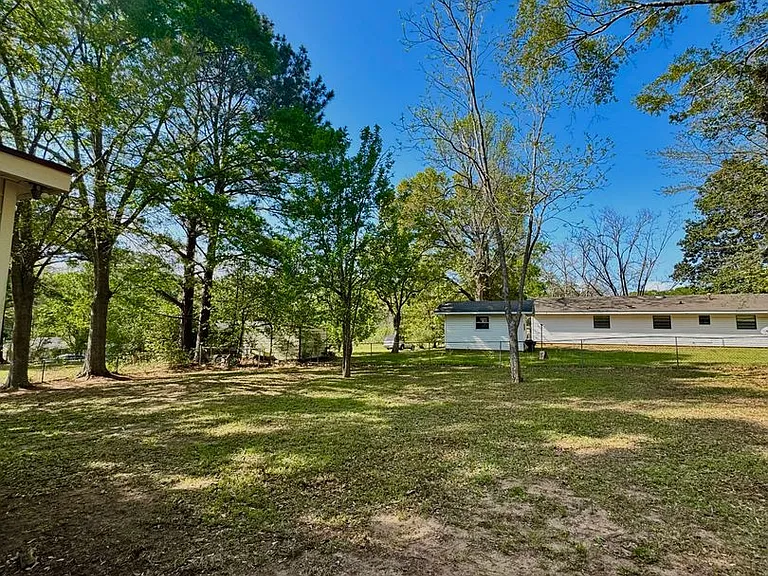 304 Azalea Dr — Photo 17