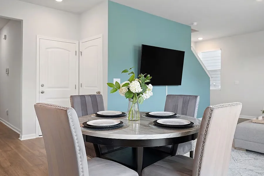 4 bed, 2.5 bath, 2280 sqft, $3,850 — Photo 4