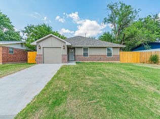 615 SW 14th St, Moore, OK 73160
