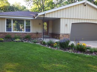 S75W31625 Arbor Dr, Mukwonago, WI 53149