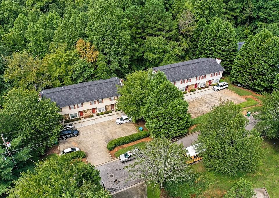 2nd image of 2910 Spruce Cir