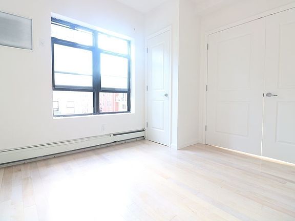 5th image of 127 Graham Ave #2R2