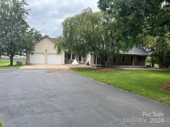 586 Butler Bridge Rd, Fletcher, NC 28732