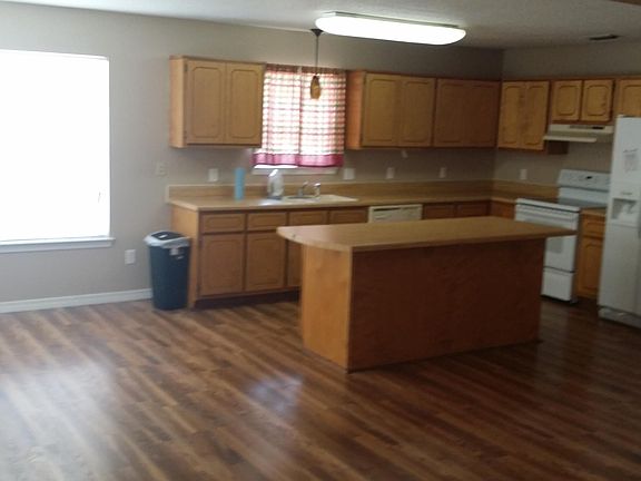 2nd image of 489 W Pine St