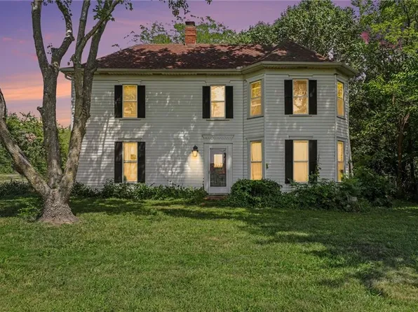 321 N Buckner Tarsney Rd, Buckner, MO 64016