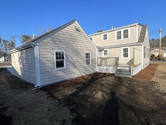 5th image of 591 Sanford Rd