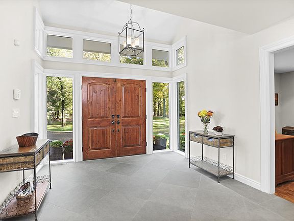 3rd image of 30 Carrington Dr
