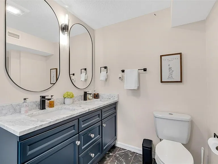 27 Clarendon Ct S — Photo 27