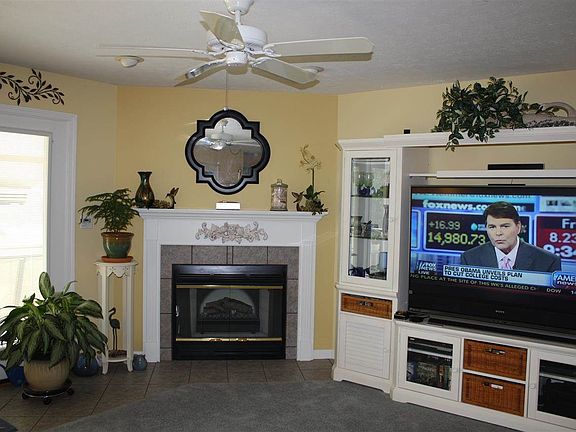 3rd image of 104 Treetops Ln