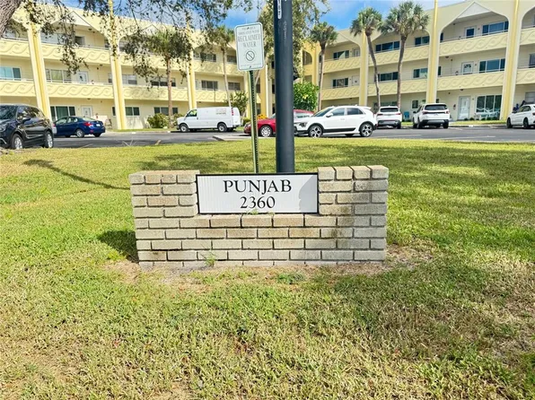 2360 World Parkway Blvd APT 38, Clearwater, FL 33763