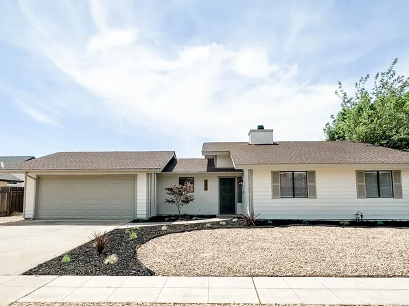 2294 Sierra Ave, Clovis, CA 93611