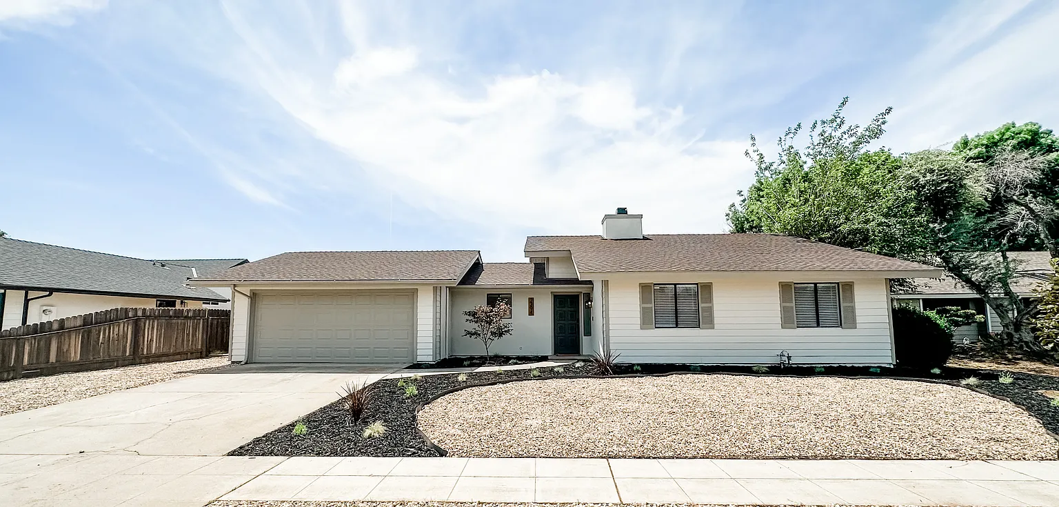 2294 Sierra Ave photo 1