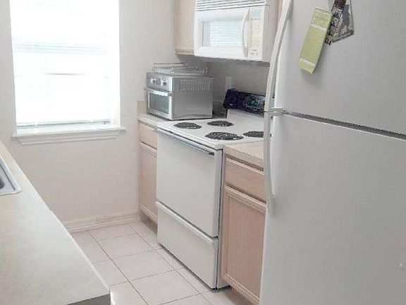 5th image of 114 E Bahama St #7