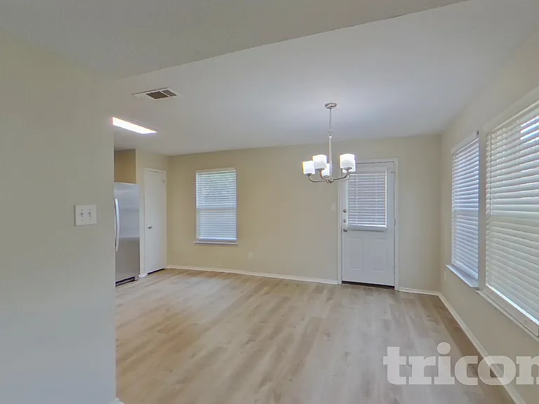 5423 Sabine Ln — Photo 4
