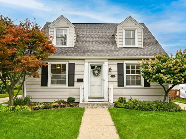 2336 N 82nd STREET, Wauwatosa, WI 53213