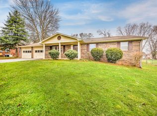 400 Foster Dr, Lenoir City, TN 37772