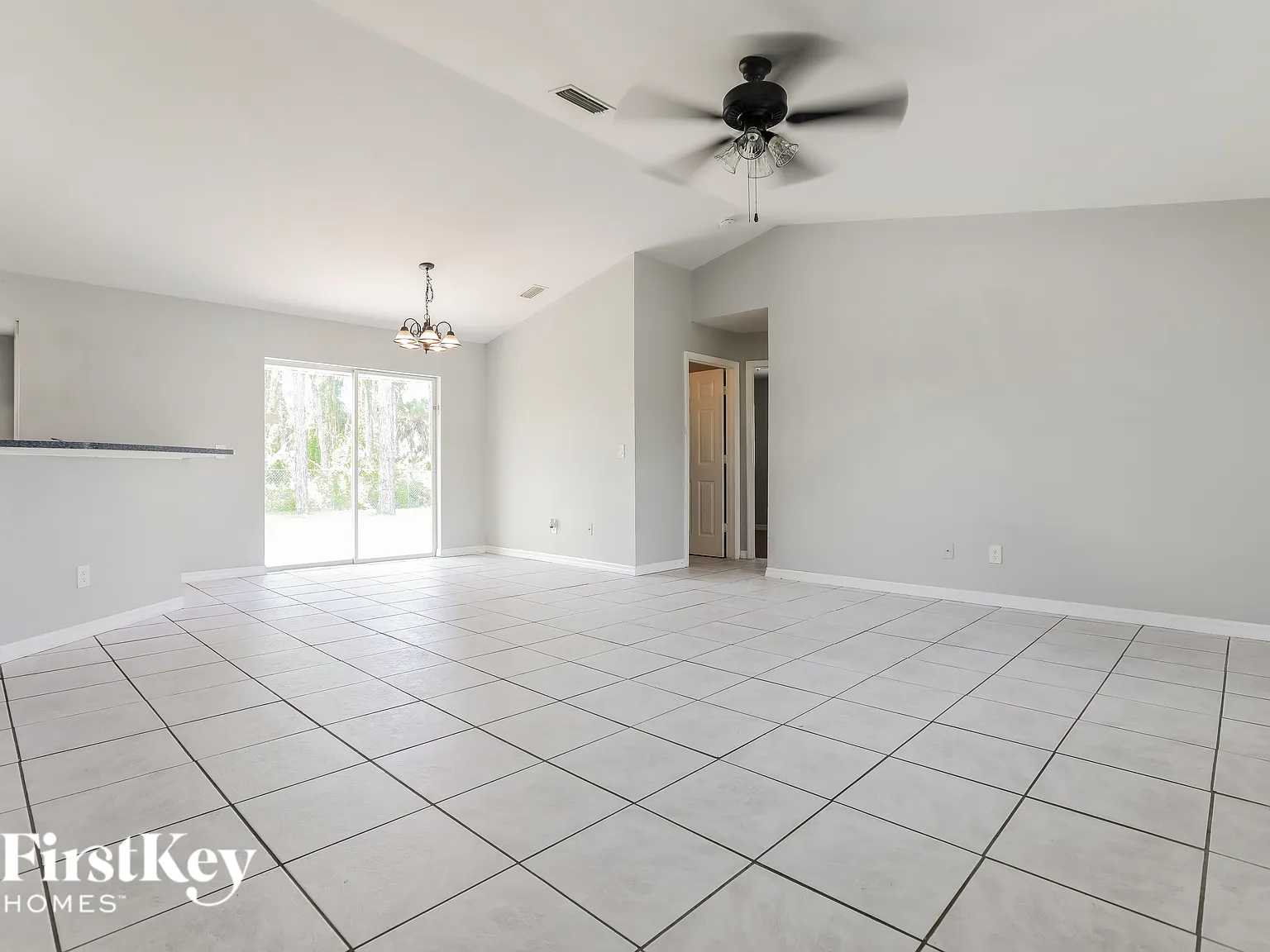 3 bed, 2.0 bath, 1212 sqft, $1,815 — Photo 2