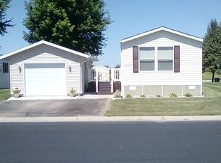 1918 Round Table Ln, North Mankato, MN 56003