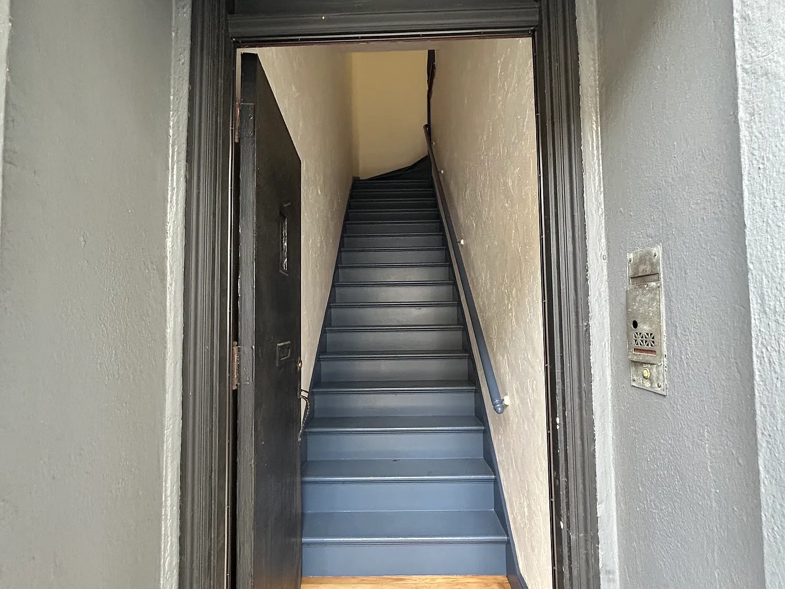 2 bed, 850 sqft, $8,000 — Photo 1