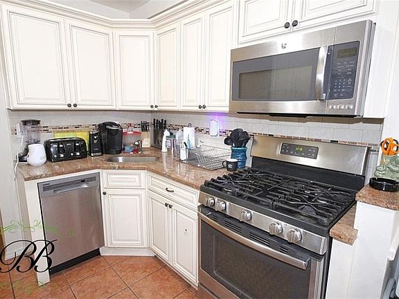 4th image of 10216 Avenue K