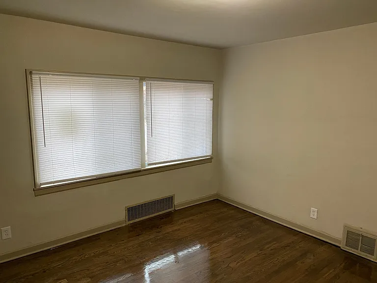 475 Hovey St — Photo 4