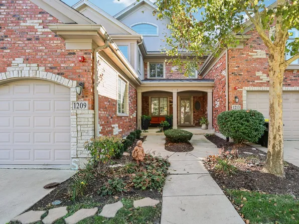 1209 W Charles Ln, Westmont, IL 60559