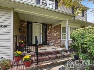 7 Fieldcrest Dr, East Brunswick, NJ 08816