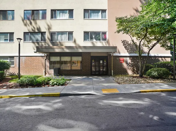 Hillsboro Plaza - 62 & Older, 612 Hillsboro St #1B-1Ba-800Sqft, Pittsburgh, PA 15204