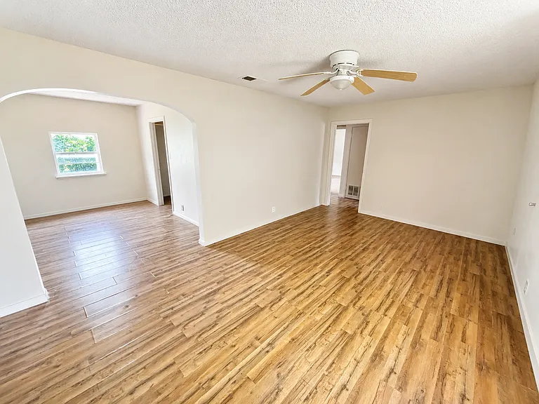 1312 Carol Way — Photo 4