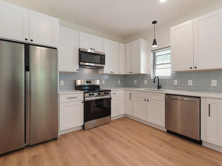 3620 Knott Ave — Photo 5