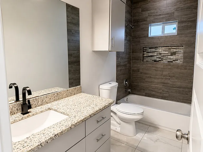 1718 W Garrison Dr #4 — Photo 5