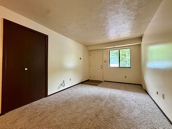 3rd image of 1333 Hunter Rd #4