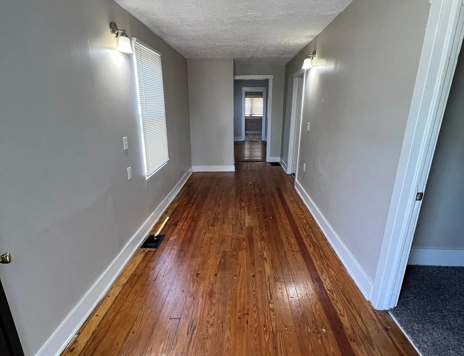 3 bed, 1201 sqft, $1,200 — Photo 2