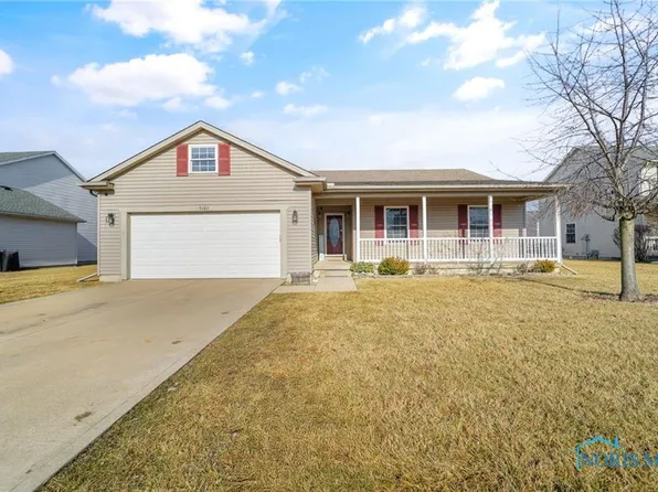 5682 Blue Grass Dr, Walbridge, OH 43465