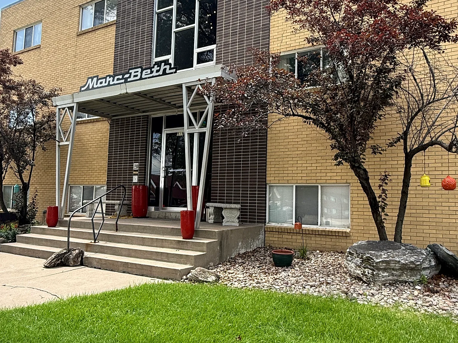2 bed, $850 — Photo 1