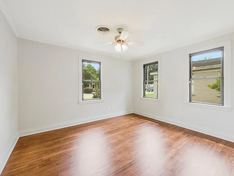 900 Oaklawn Ave — Photo 11
