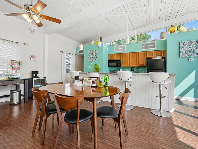 The Palms Apartments — Photo 21