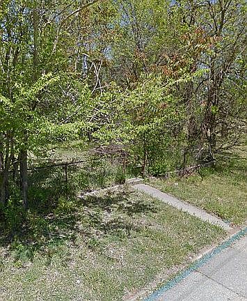 4th image of 819 NE 3rd St