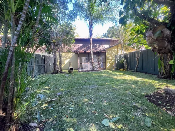 512 NW 43rd Place, Deerfield Beach, FL 33064