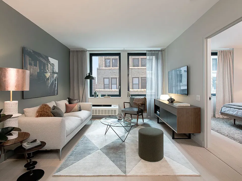 221 W 29th St #12D