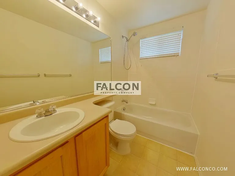 6536 Graymont Dr — Photo 18