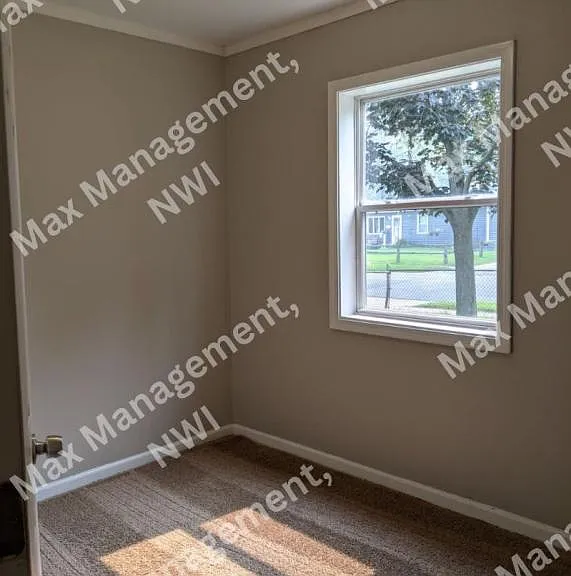 3225 Kenwood St — Photo 5